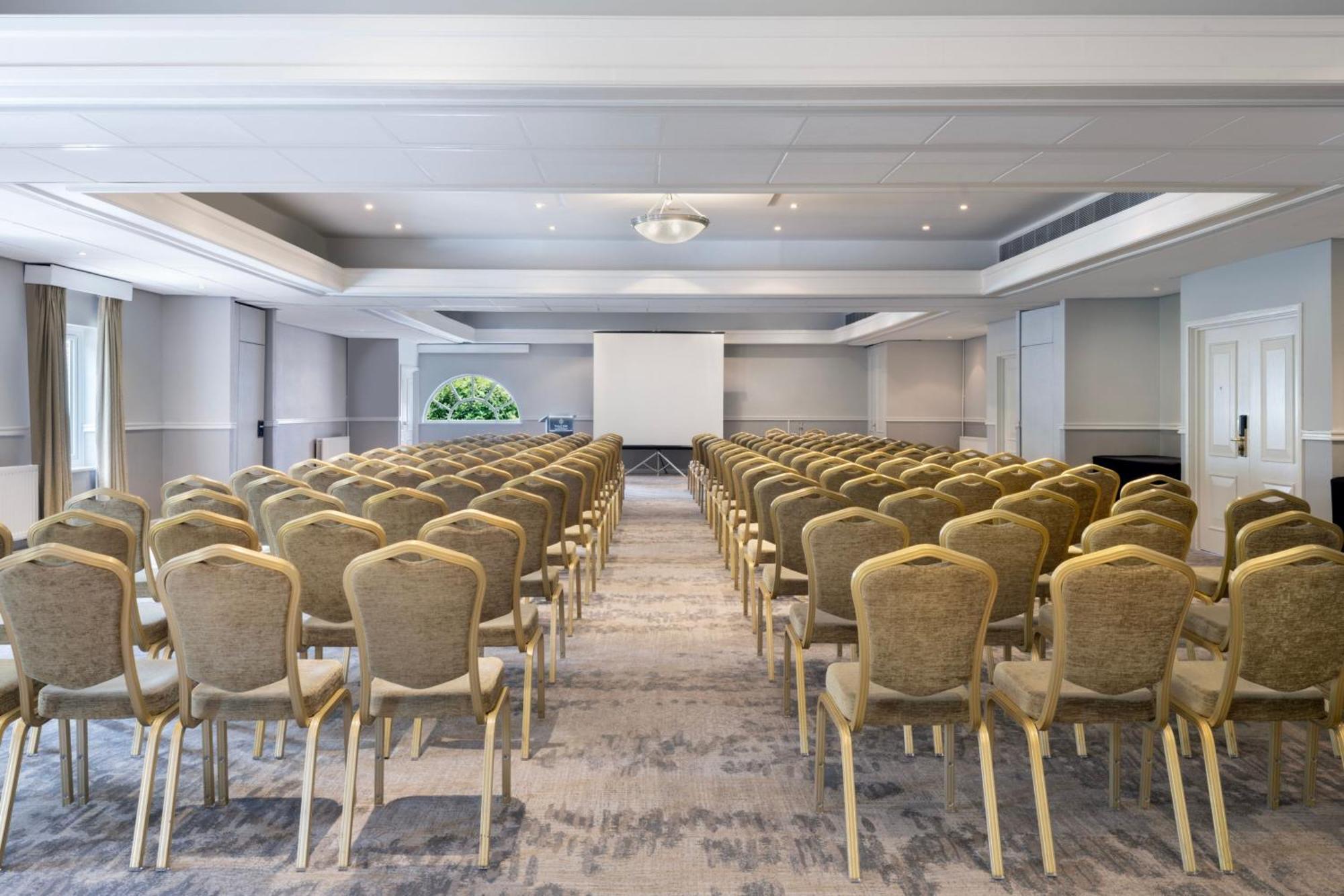Delta Hotels By Marriott Tudor Park Country Club Maidstone Exterior foto
